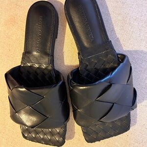 BOTTEGA VENETA Sandal Black women size 7 USA size 37 EUR